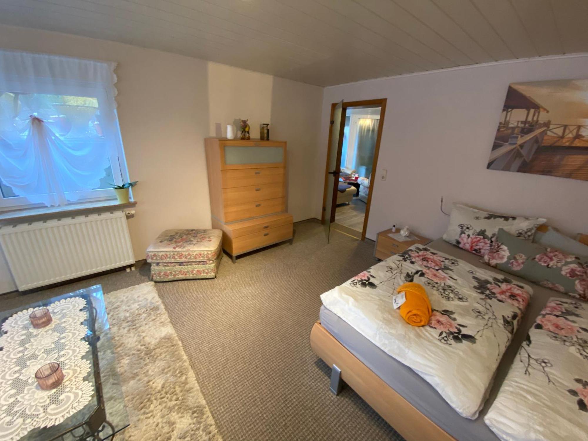 Grosse Helle Wohnung Am Wald In Bad Saarow Nahe Gruenheide Und Berlin Souterrain Buitenkant foto