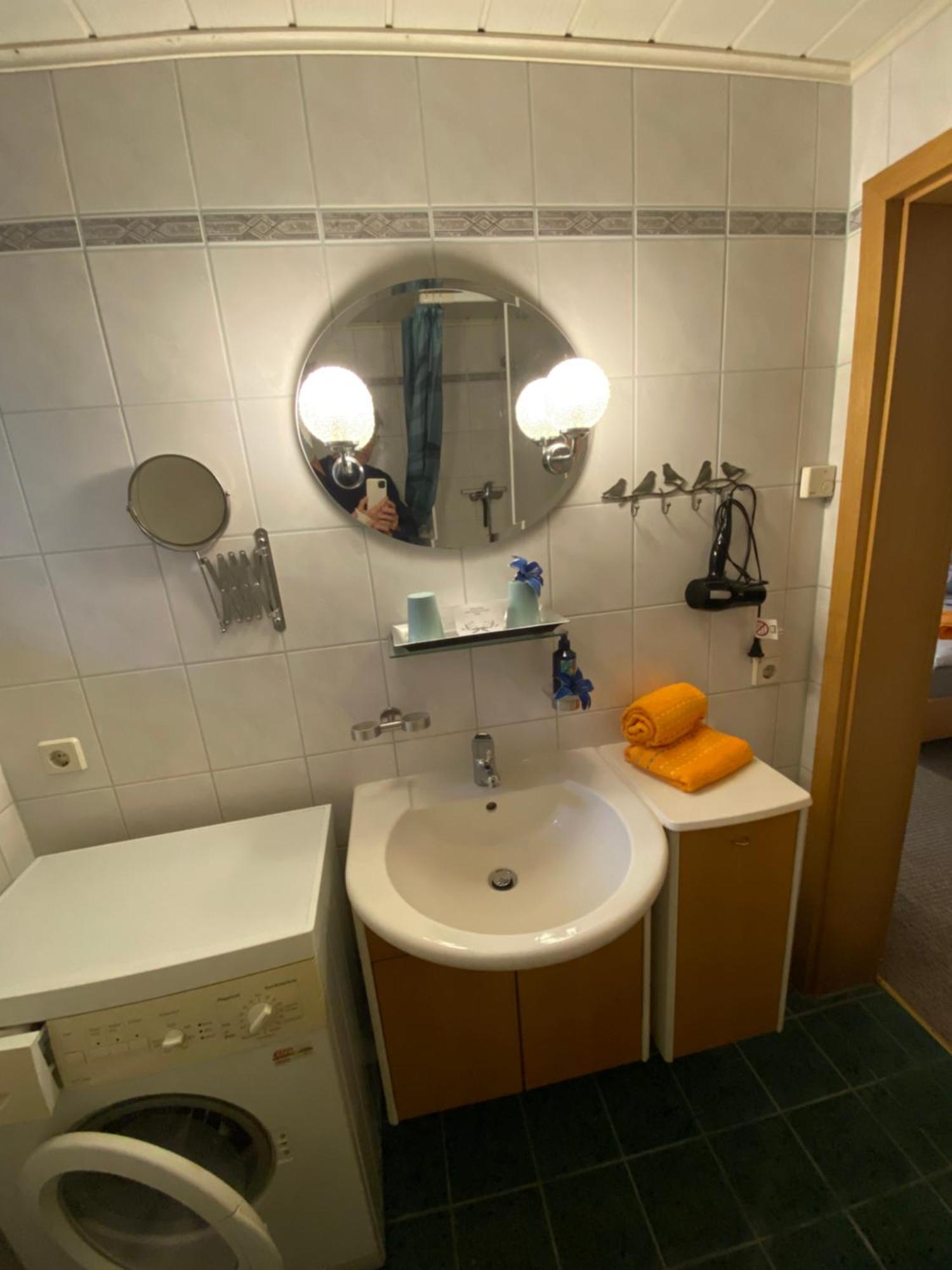 Grosse Helle Wohnung Am Wald In Bad Saarow Nahe Gruenheide Und Berlin Souterrain Buitenkant foto