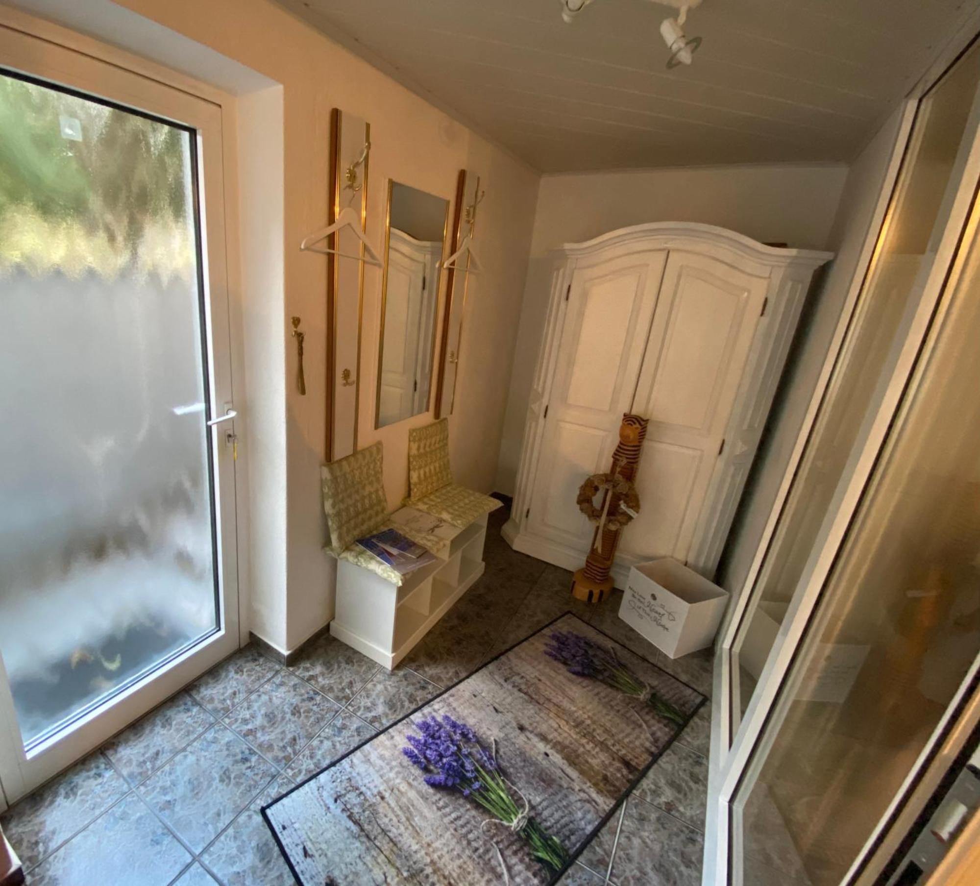 Grosse Helle Wohnung Am Wald In Bad Saarow Nahe Gruenheide Und Berlin Souterrain Buitenkant foto