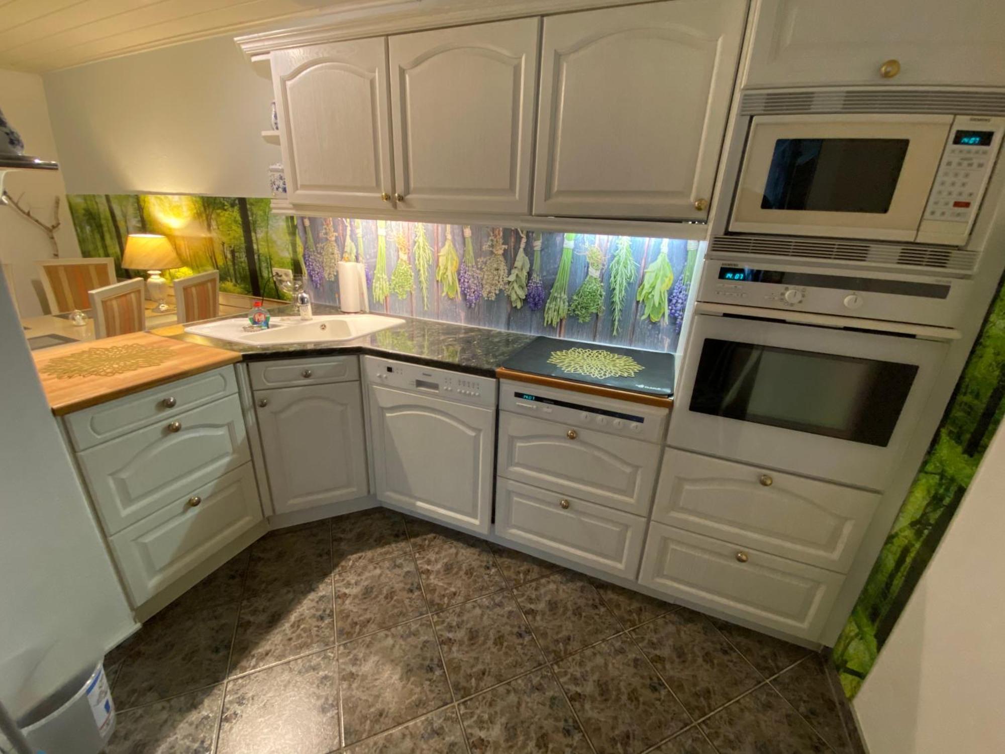 Grosse Helle Wohnung Am Wald In Bad Saarow Nahe Gruenheide Und Berlin Souterrain Buitenkant foto