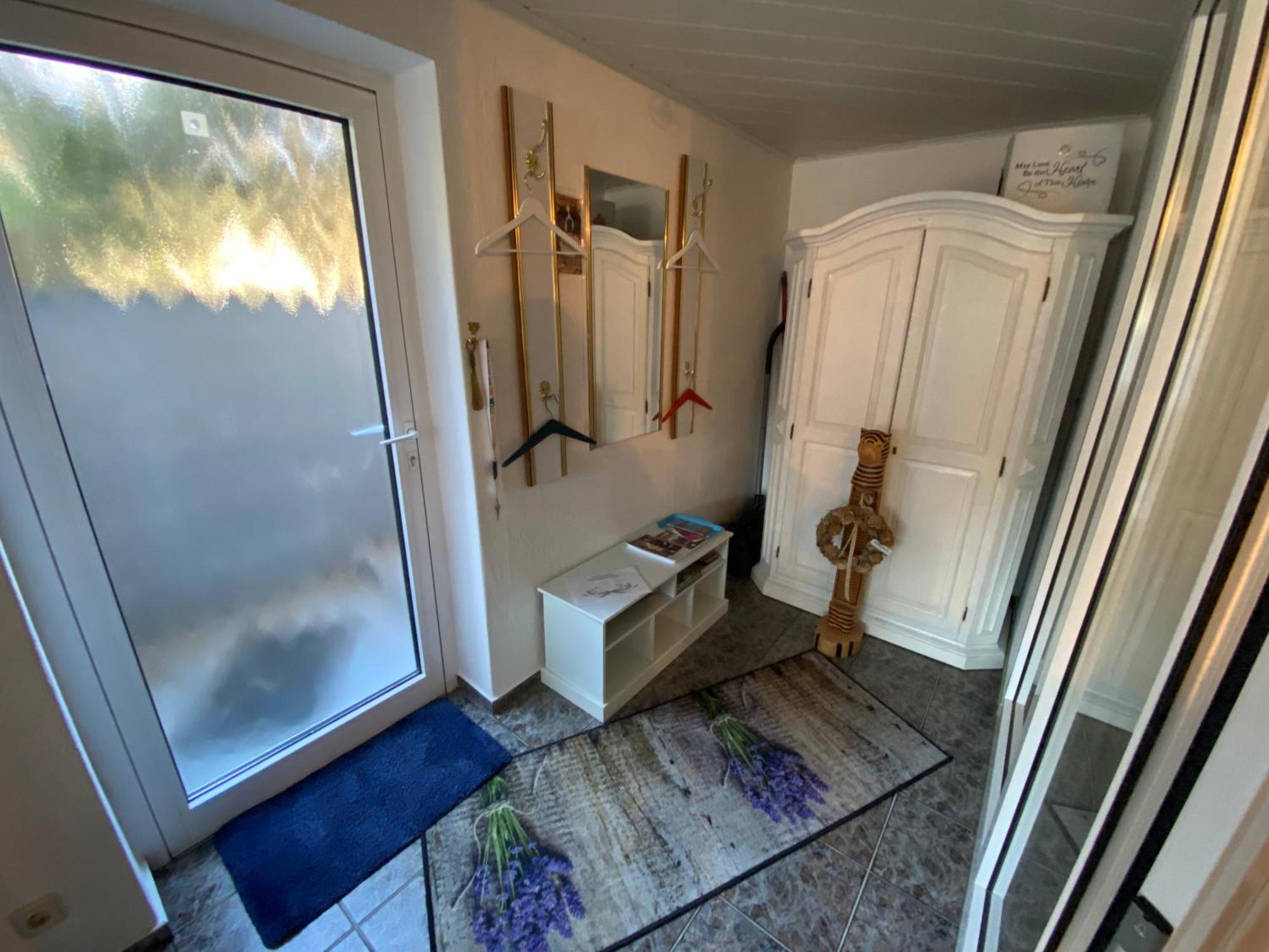 Grosse Helle Wohnung Am Wald In Bad Saarow Nahe Gruenheide Und Berlin Souterrain Buitenkant foto