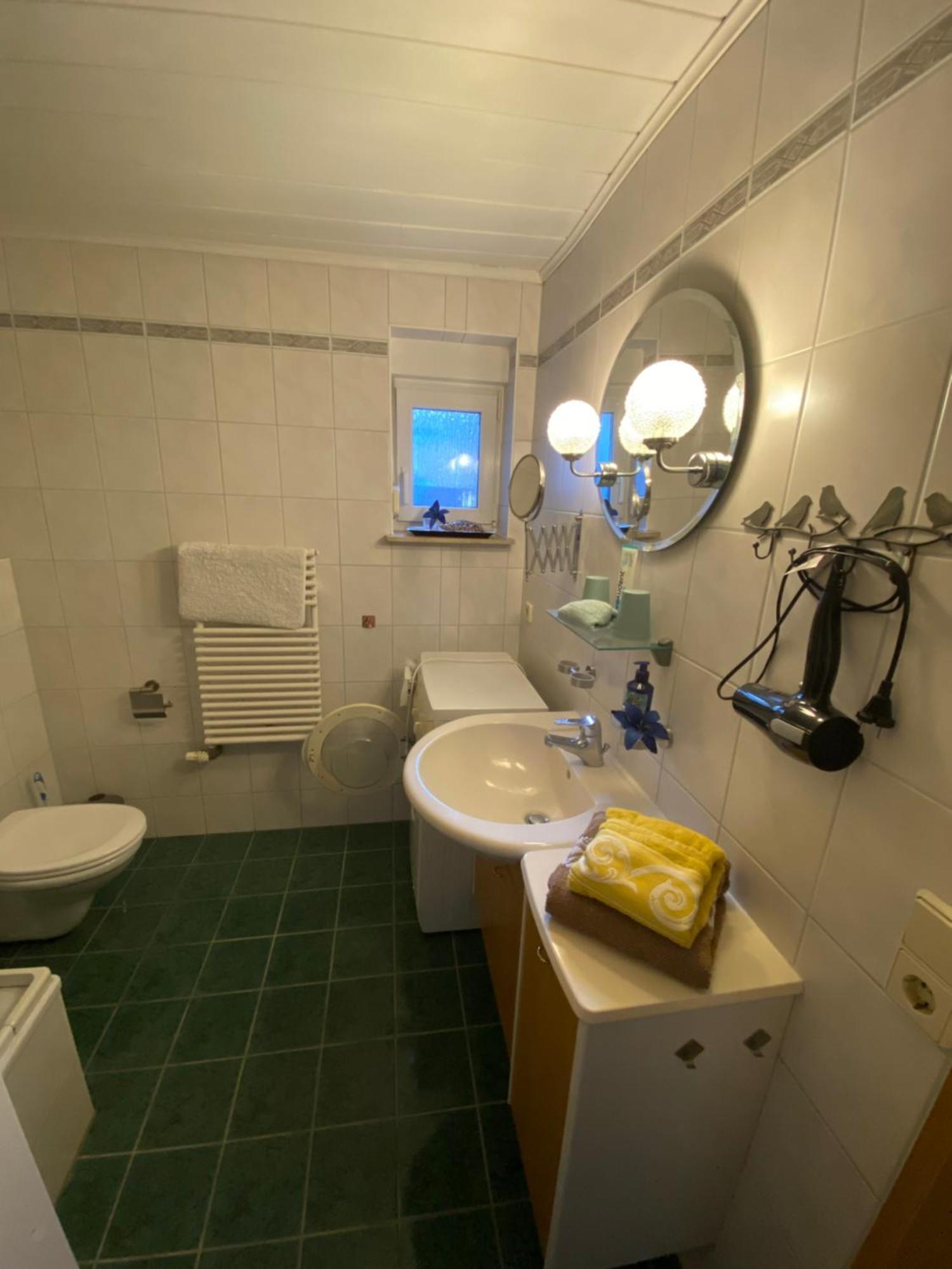 Grosse Helle Wohnung Am Wald In Bad Saarow Nahe Gruenheide Und Berlin Souterrain Buitenkant foto